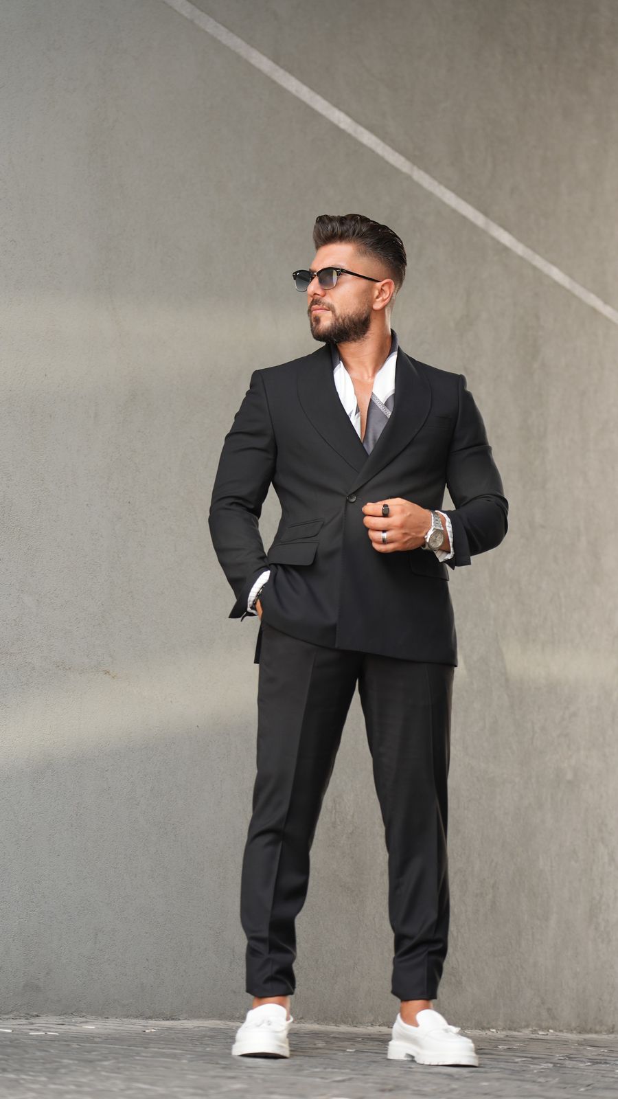 Full Black Col Chale Suit