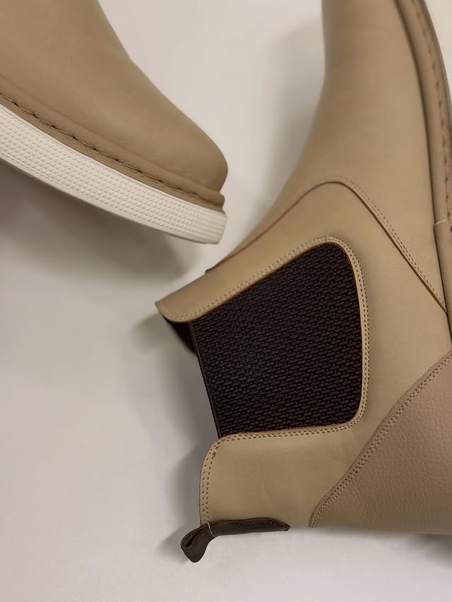 Ozero Velvet Boots In Beige