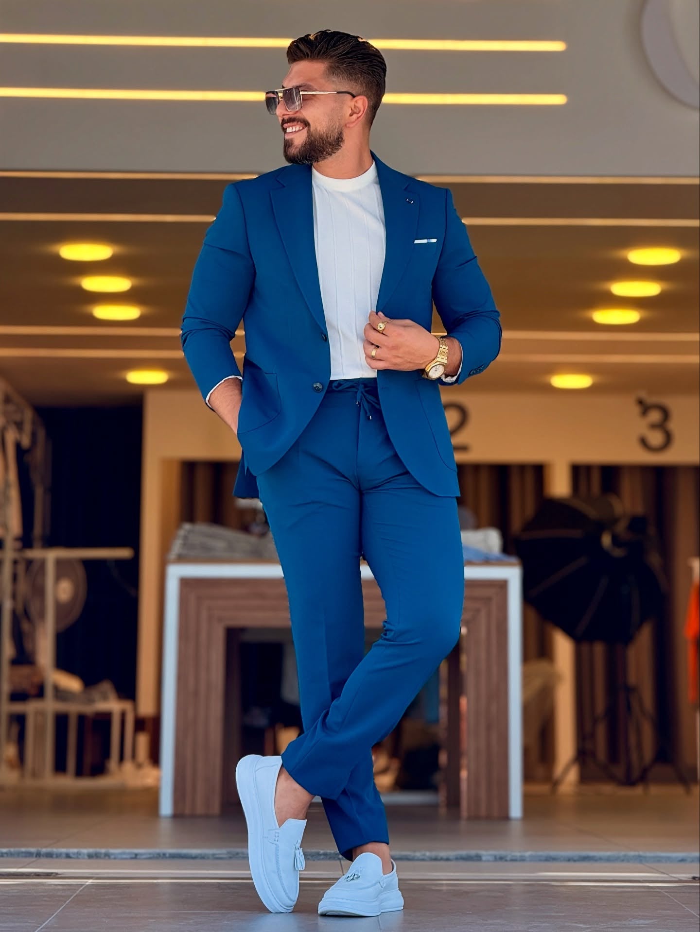 O,Zero Navy Blue Suit