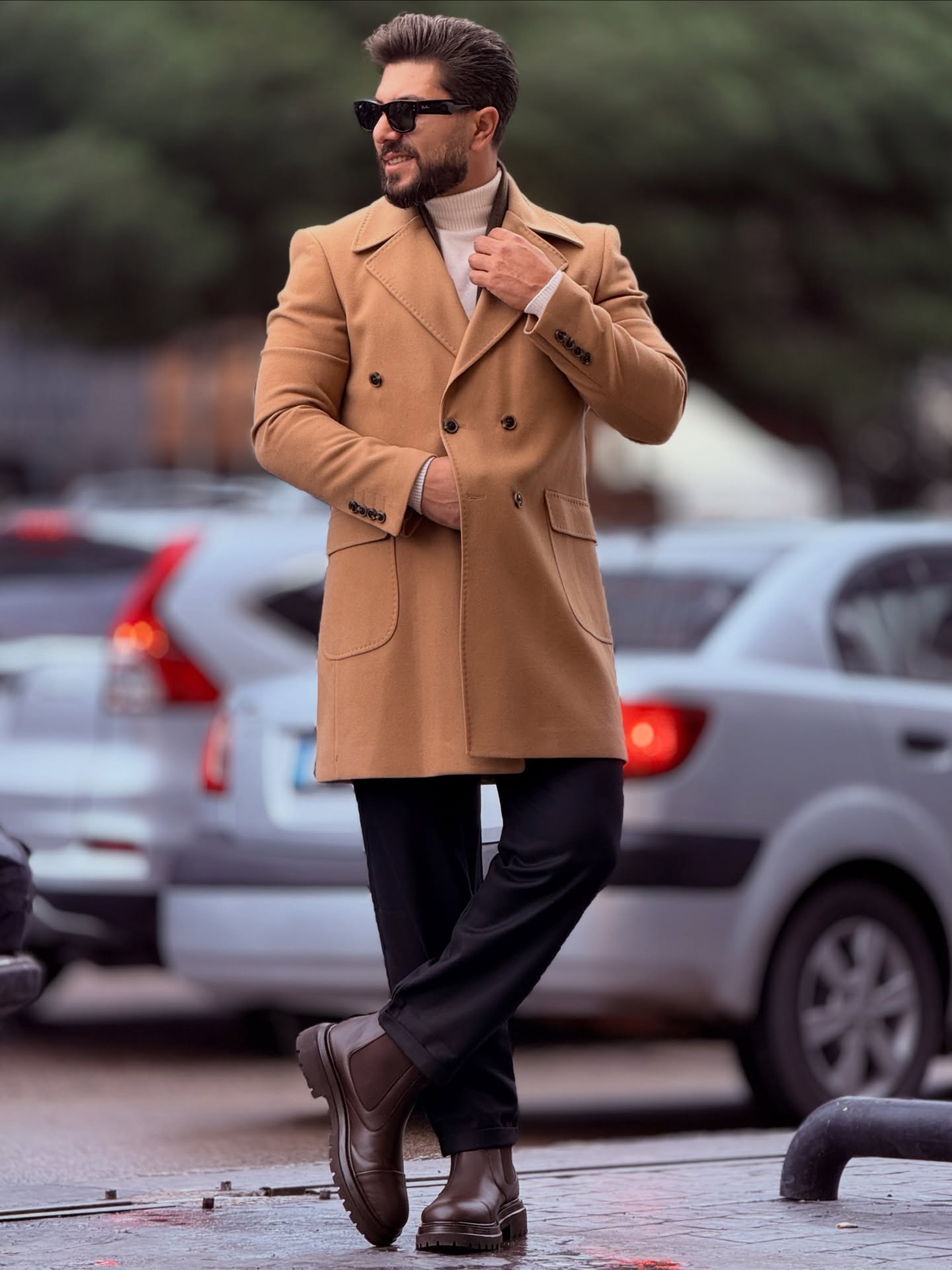 Notch Lapel Neck Mont in Tan