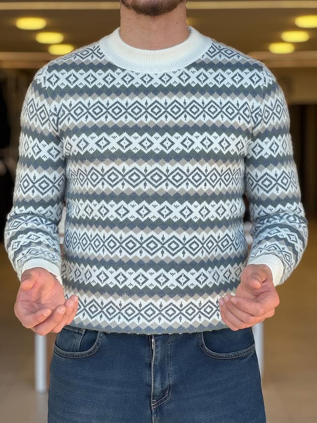 Patterned Sweater in Blue & White Neck