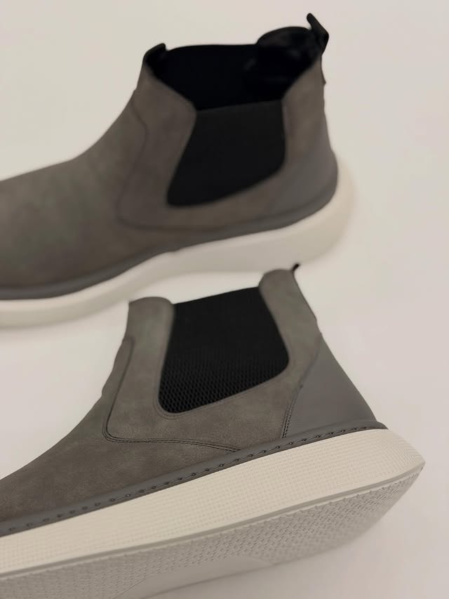 Ozero Velvet Boots In Grey