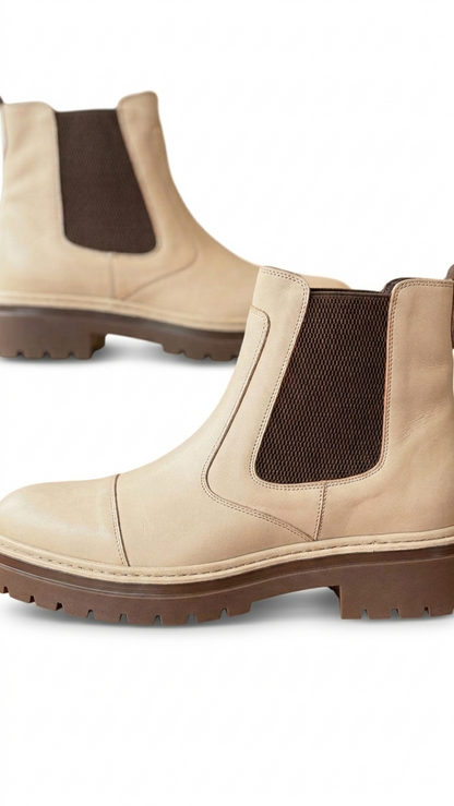 Ozero Leather Beige Boots With Dark Soles