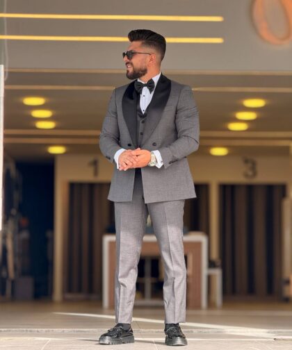 Full Gray Tuxedo Col Chale Suit
